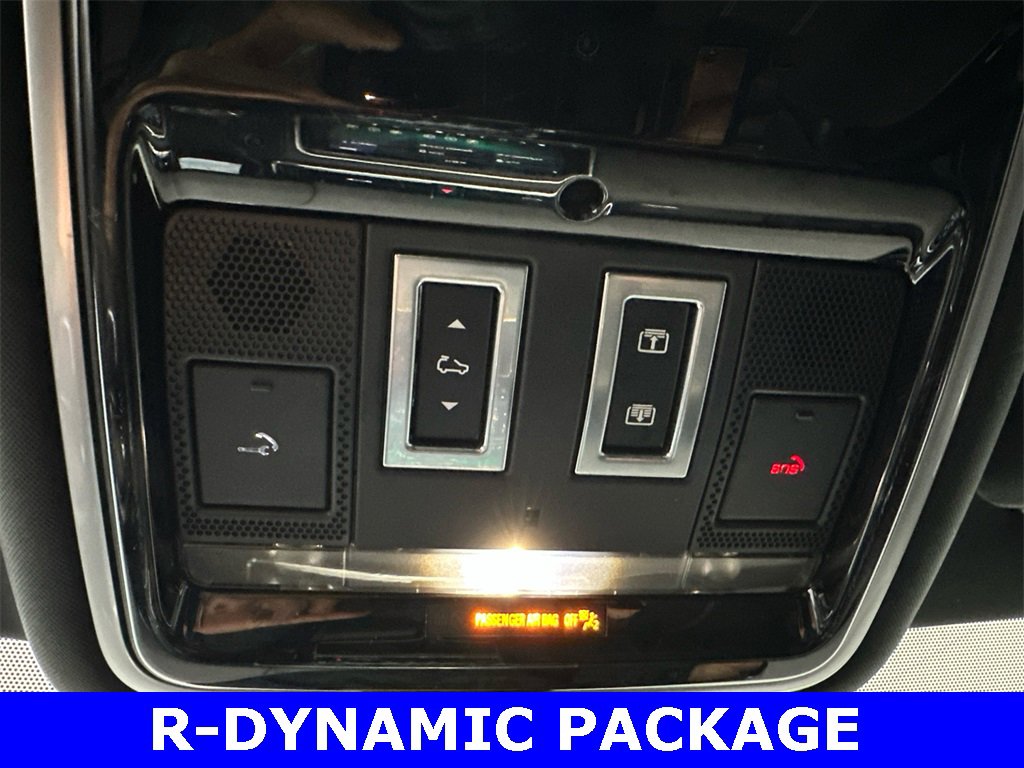 Used 2018 Land Rover Range Rover Velar R-Dynamic SE image 34