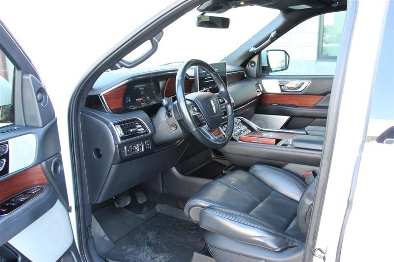 Used 2022 Lincoln Navigator Reserve image 14