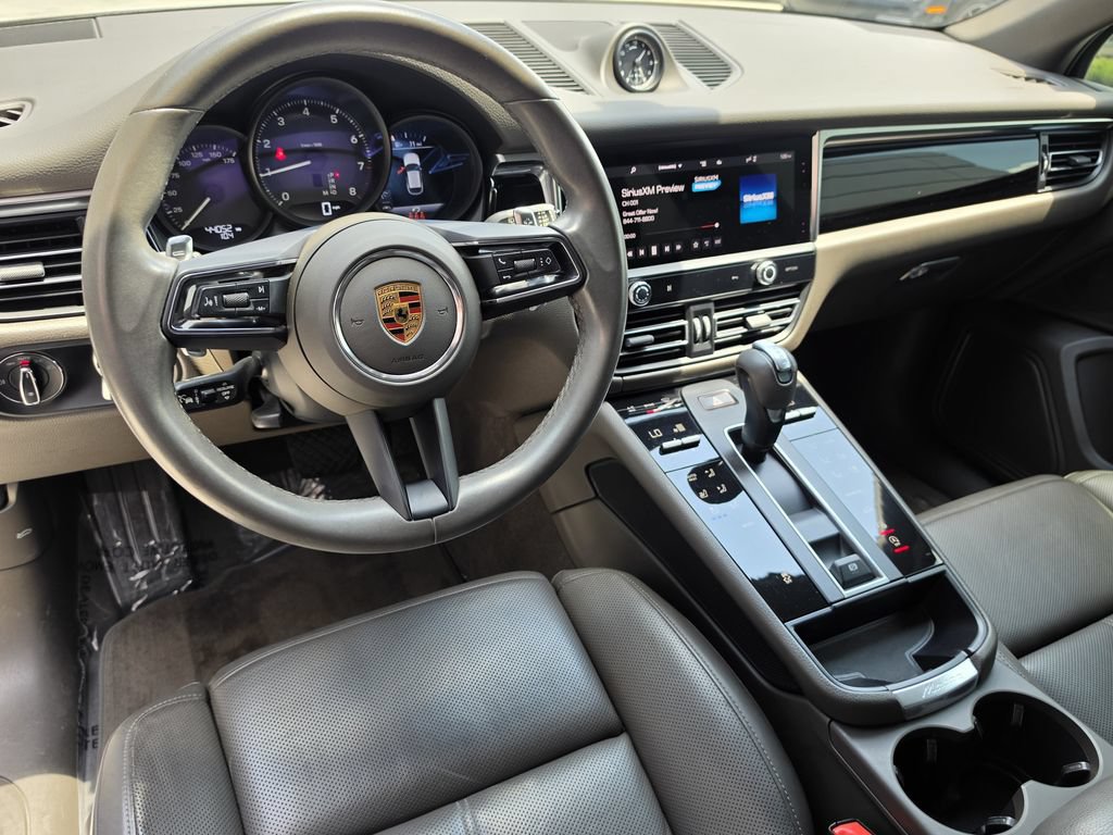 Certified 2023 Porsche Macan AWD/4WD image 4