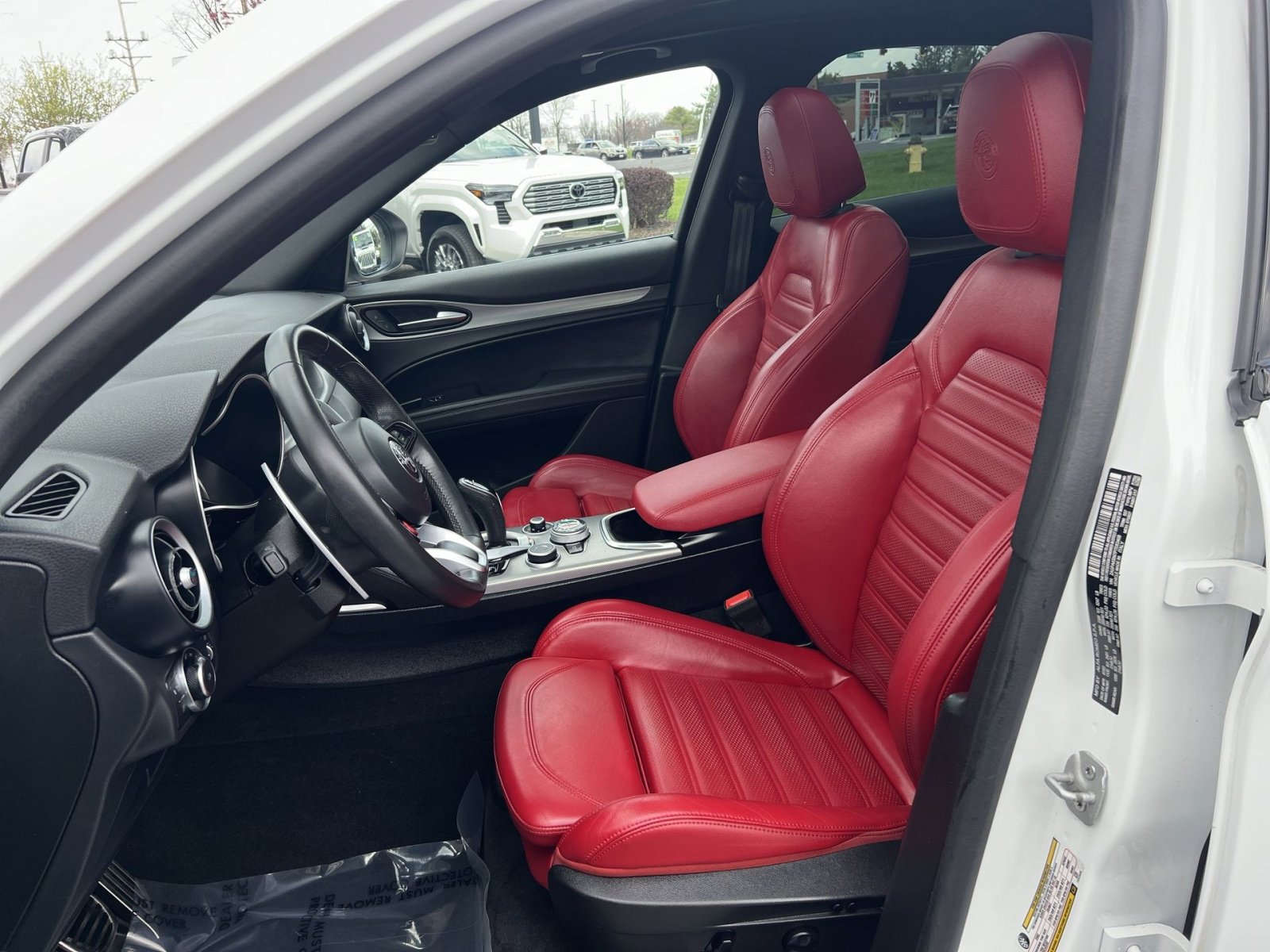 Used 2023 Alfa Romeo Stelvio Veloce image 13