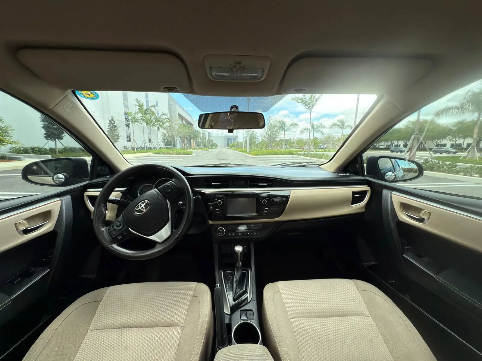Used 2015 Toyota Corolla LE FWD image 10