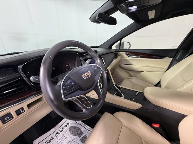 Used 2017 Cadillac XT5 Luxury w/ Driver Awareness Package FWD image 5