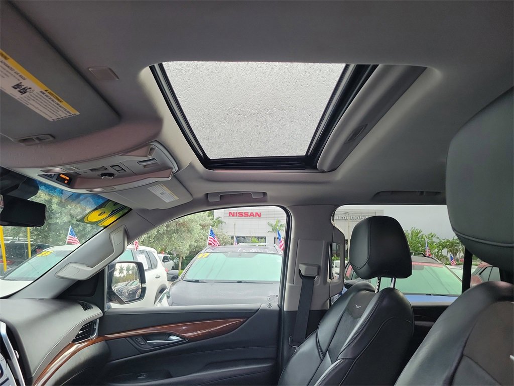 Used 2018 Cadillac Escalade Luxury image 15