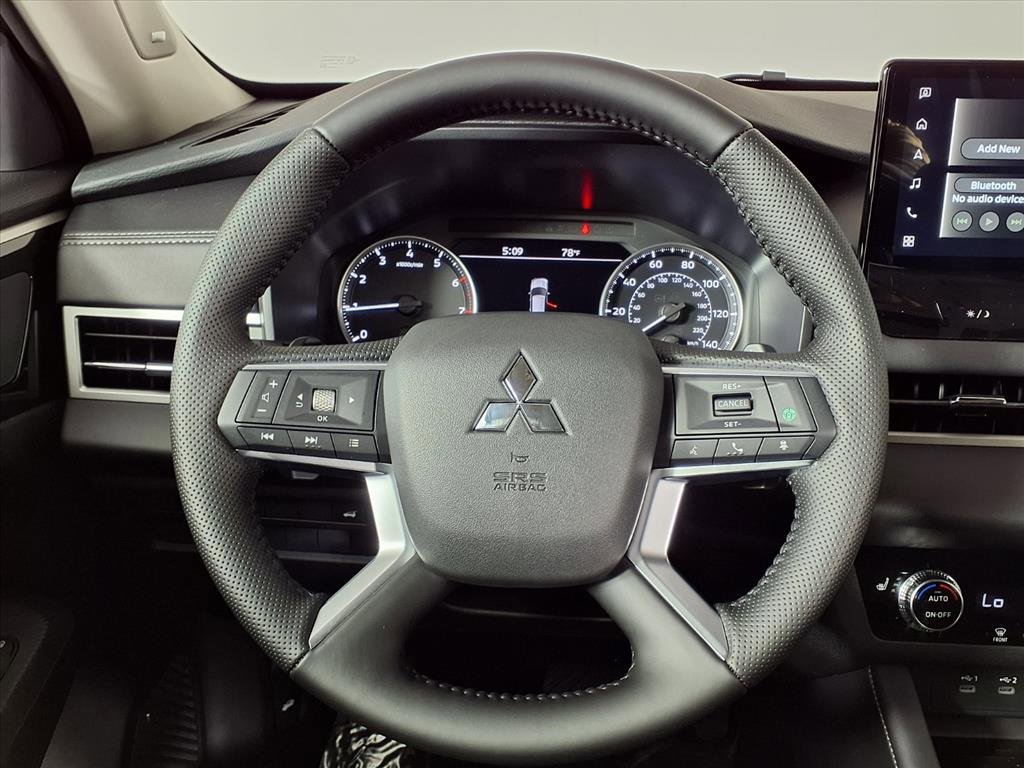 New 2025 Mitsubishi Outlander SE image 23
