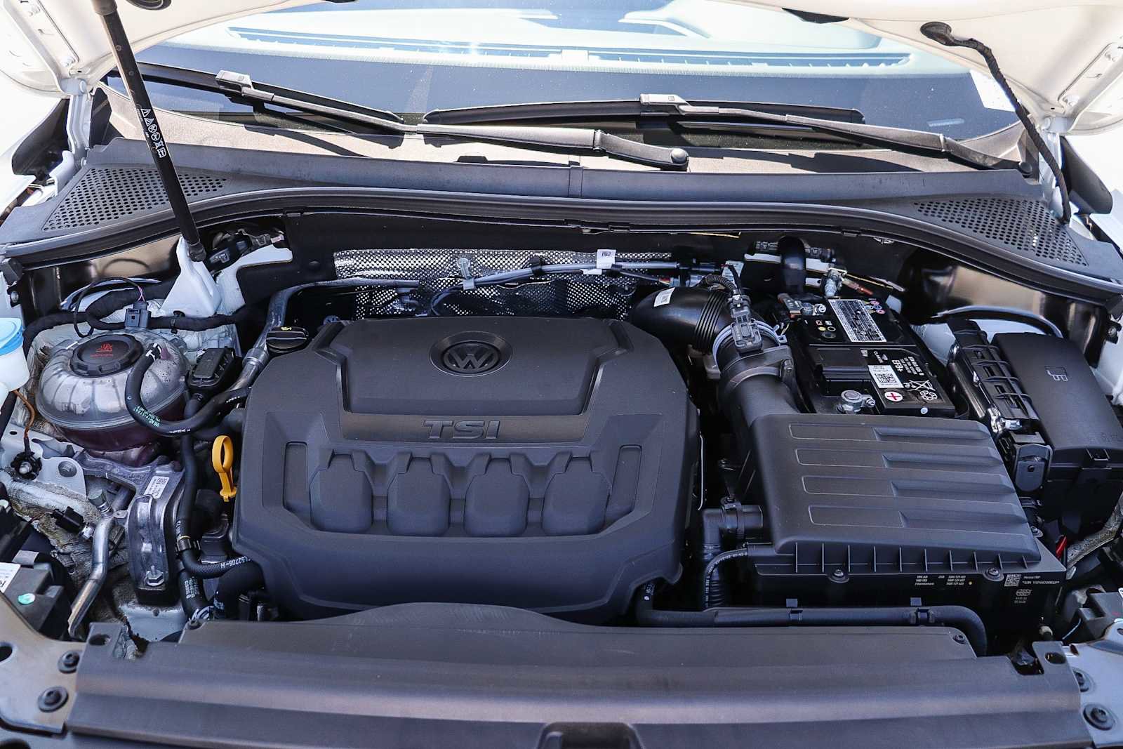 Used 2023 Volkswagen Tiguan SE R-Line FWD image 31