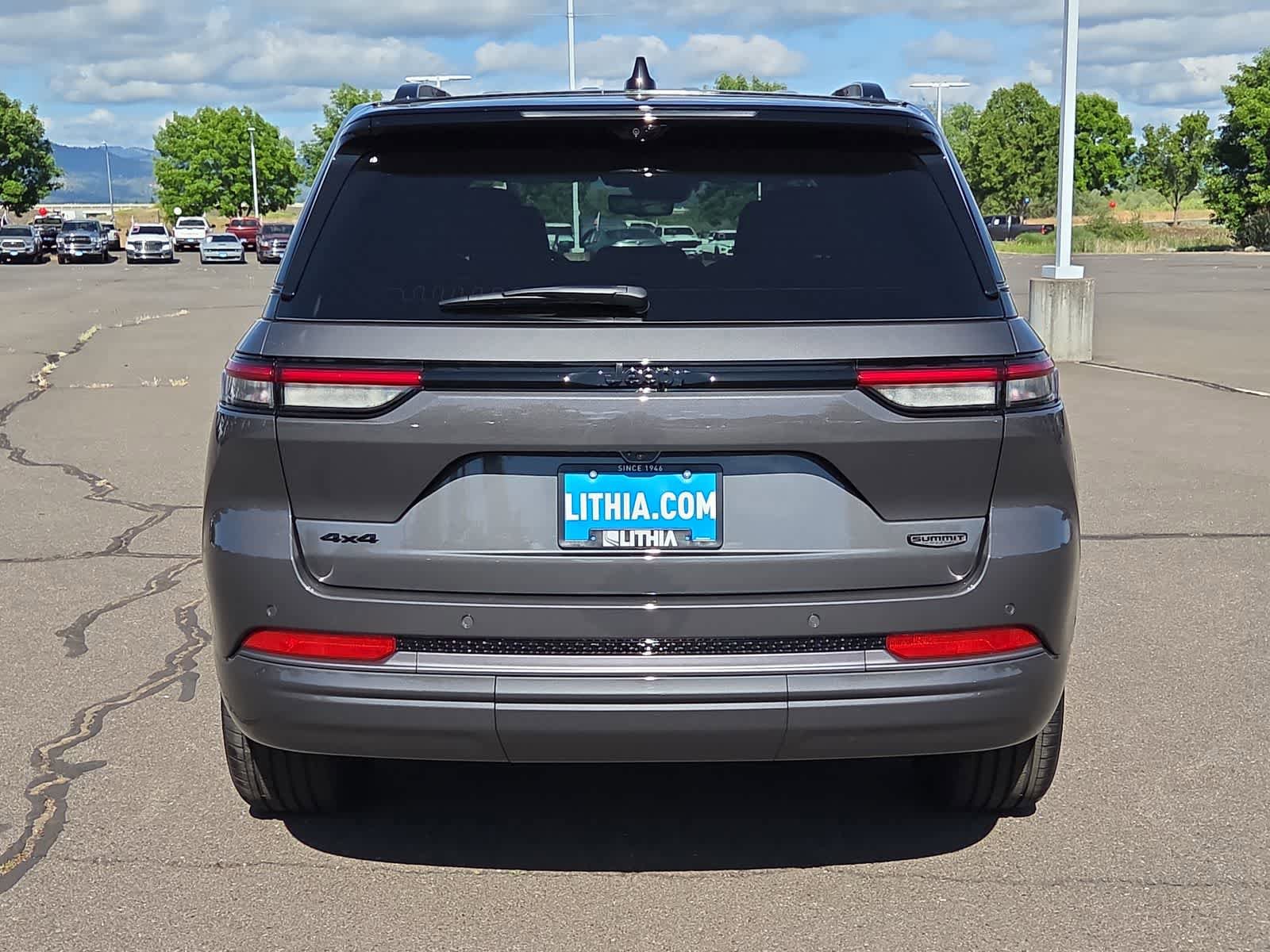 New 2026 Jeep Grand Cherokee Summit AWD/4WD image 13