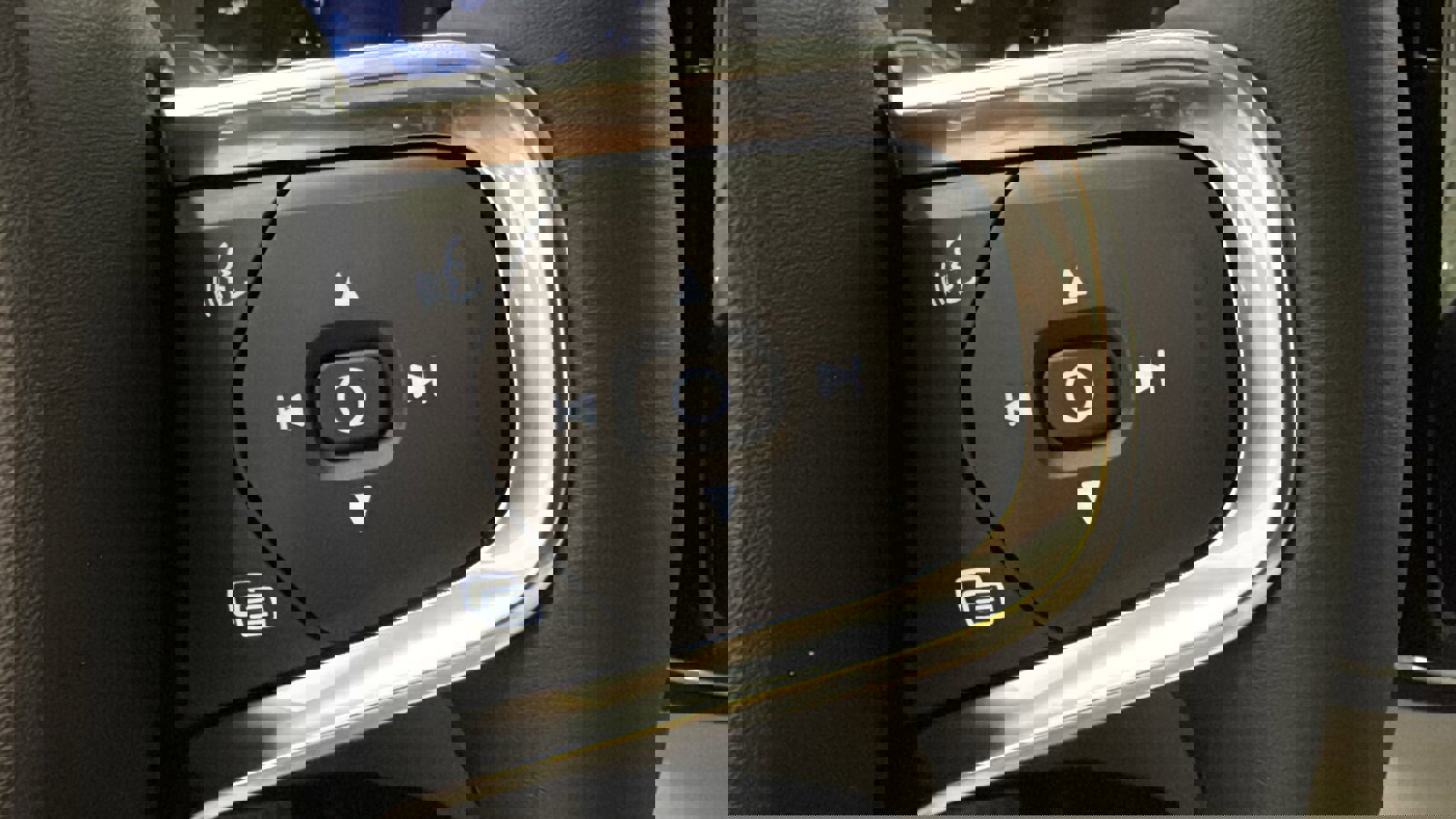 Used 2026 Volvo XC40 B4 Plus w/ Climate Package image 14