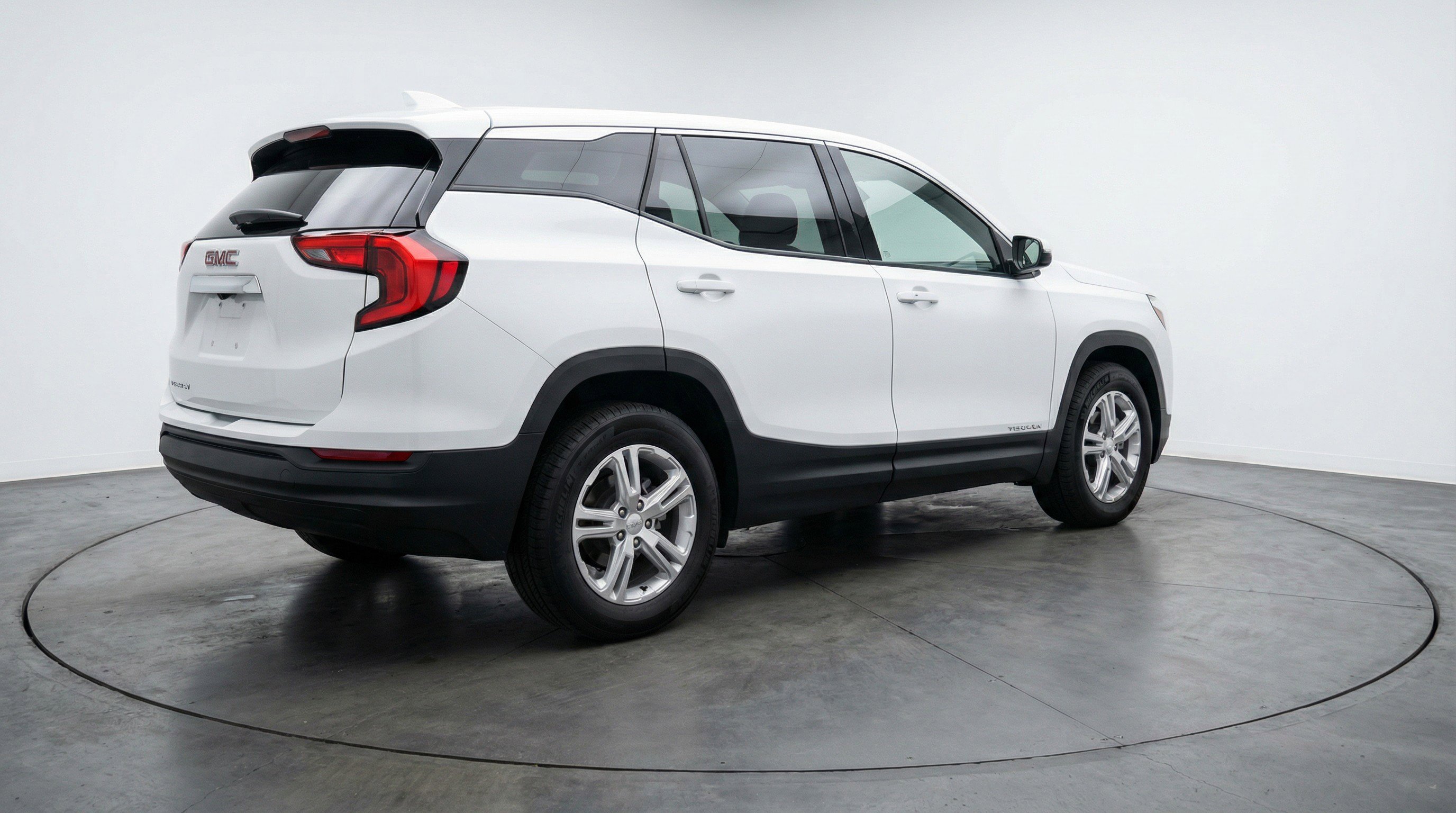 Used 2024 GMC Terrain SLE image 9