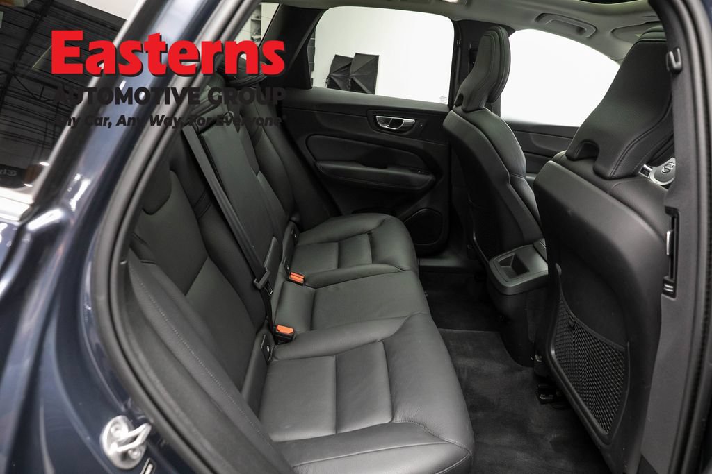 Used 2022 Volvo XC60 B5 Momentum AWD/4WD image 22