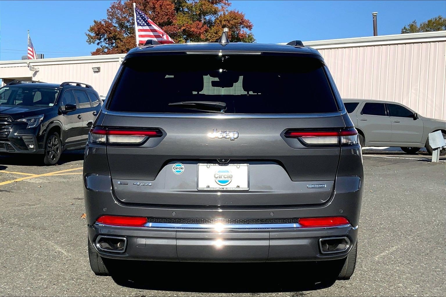 Used 2023 Jeep Grand Cherokee L Overland w/ Luxury Tech Group IV AWD/4WD image 4