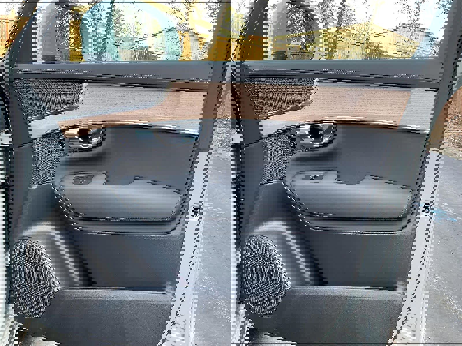 Used 2025 Volvo XC90 B6 Core w/ Protection Package Premier image 27