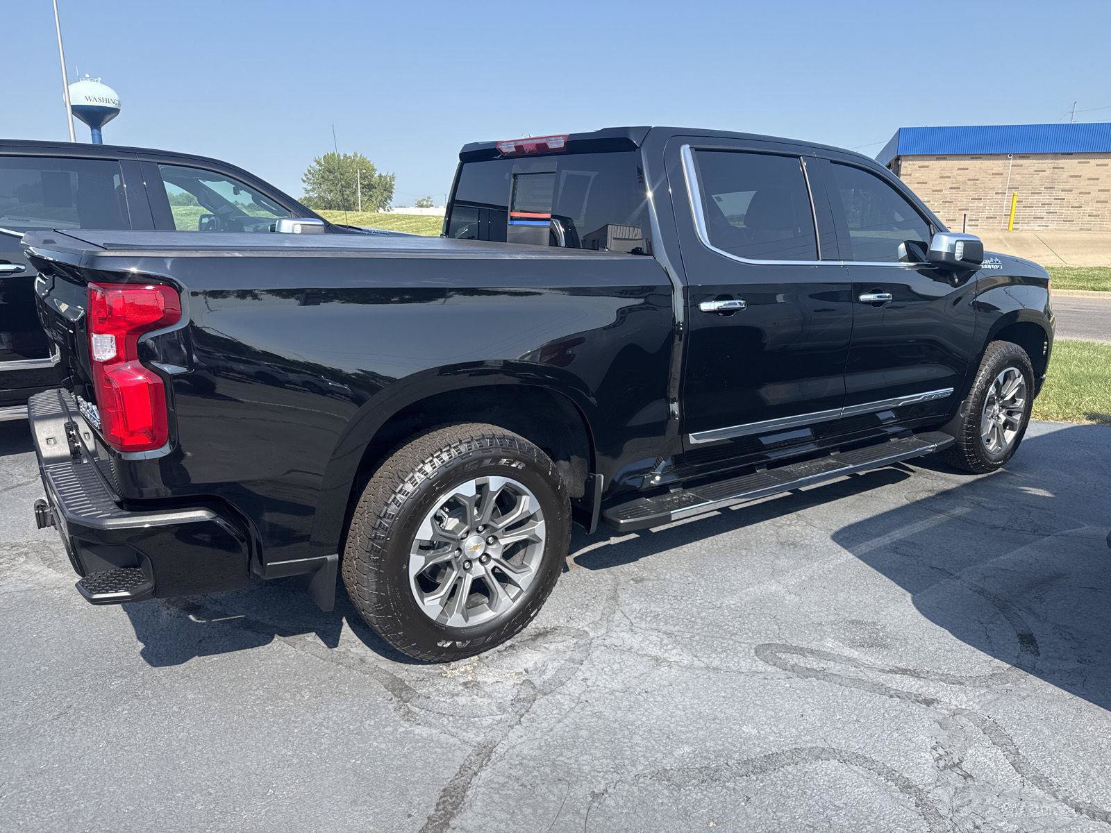 Used 2026 Chevrolet Silverado 1500 High Country w/ Technology Package AWD/4WD image 4