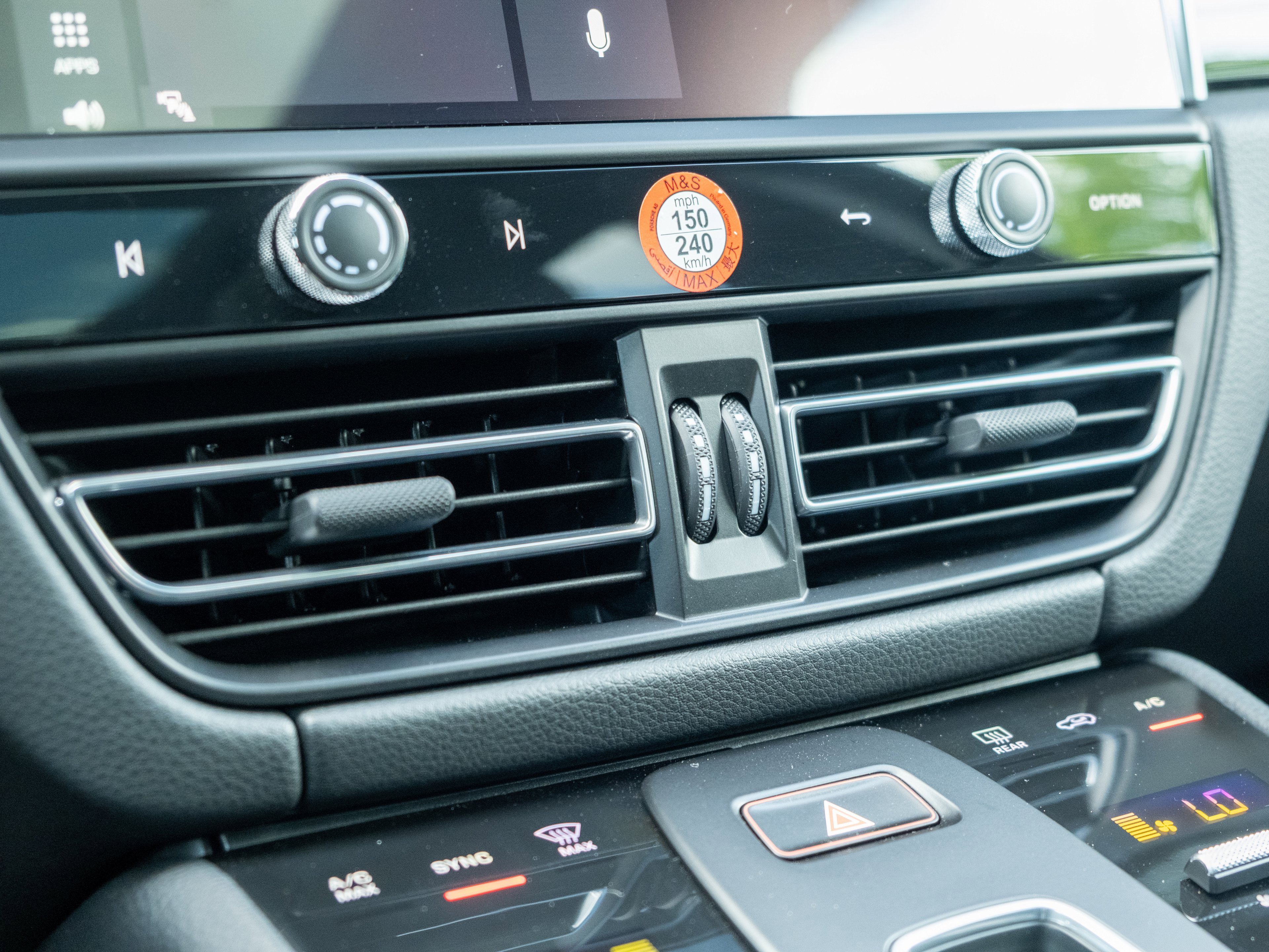 Certified 2025 Porsche Macan image 20