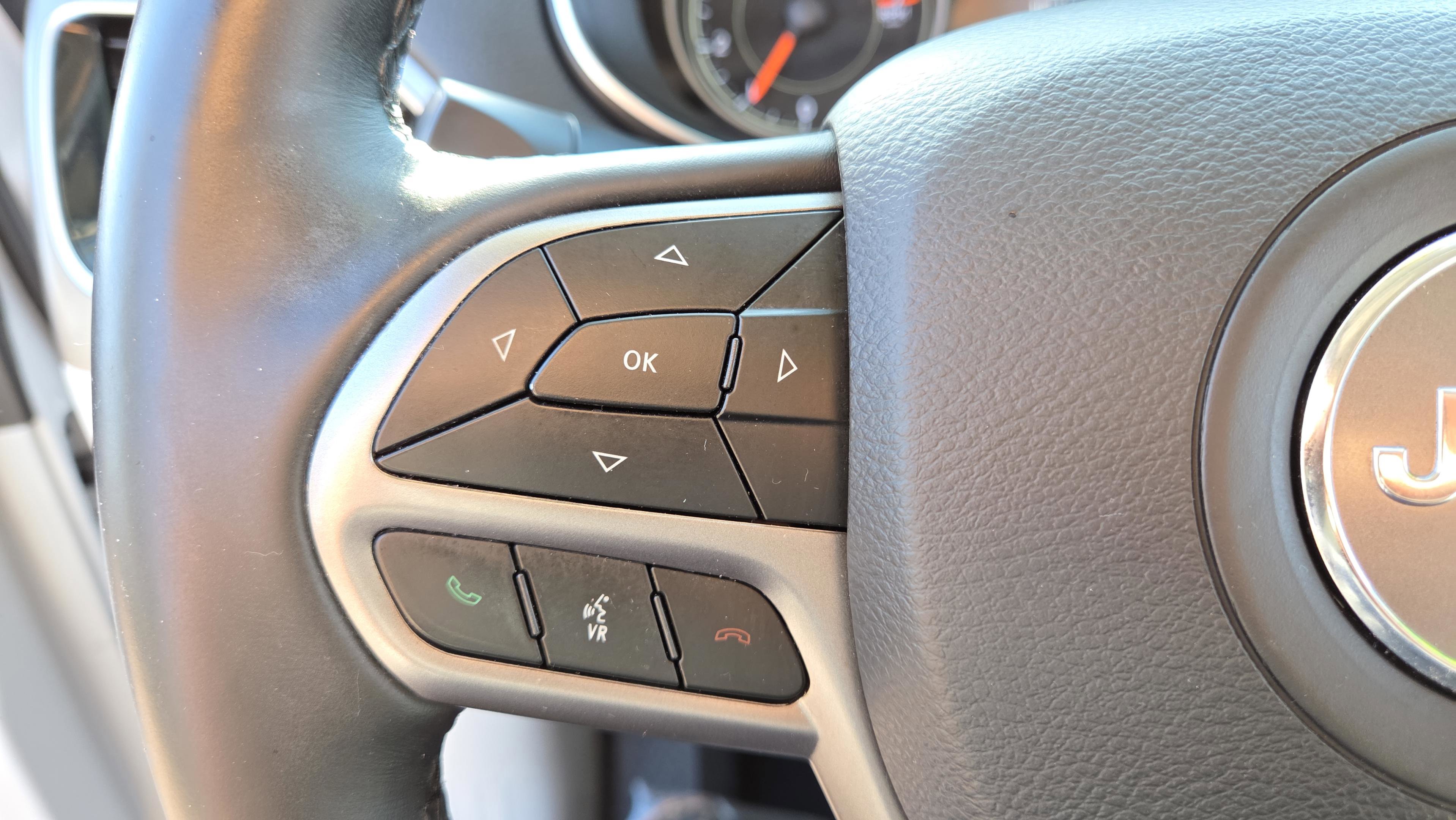 Used 2019 Jeep Cherokee Limited image 27