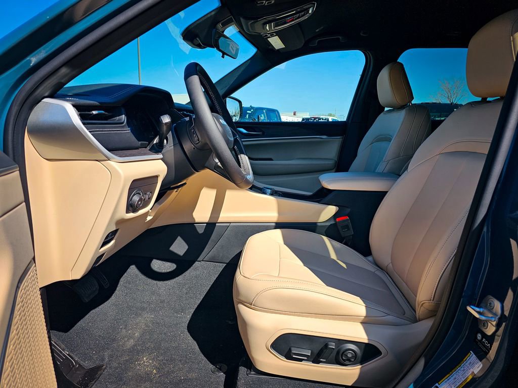 New 2026 Jeep Grand Cherokee Limited AWD/4WD image 12