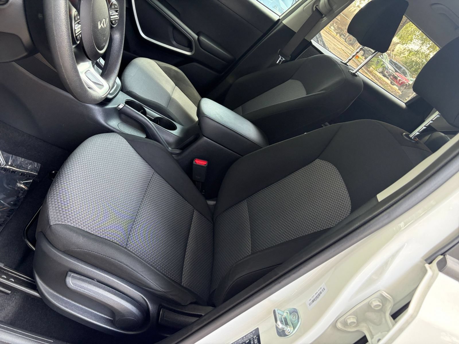 Used 2025 Kia Soul LX w/ LX Technology Package FWD image 33
