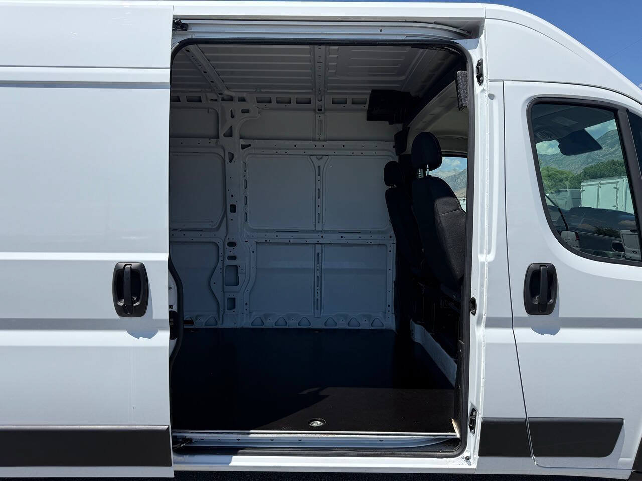 Used 2025 RAM ProMaster 2500 FWD image 23