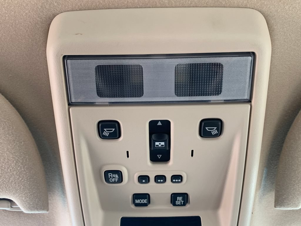Used 2004 Lincoln Town Car Ultimate RWD image 13