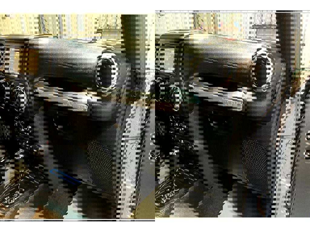 Used 2016 Jeep Wrangler Unlimited Sahara w/ Connectivity Group image 16