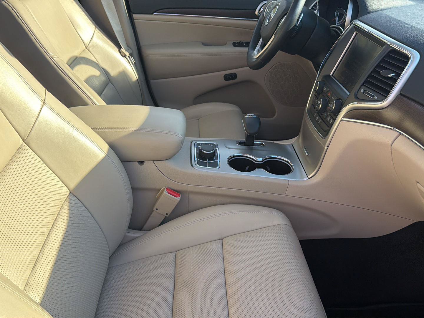 Used 2015 Jeep Grand Cherokee Limited w/ Luxury Group II AWD/4WD image 41