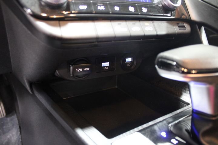 Used 2023 Hyundai Elantra SEL image 37