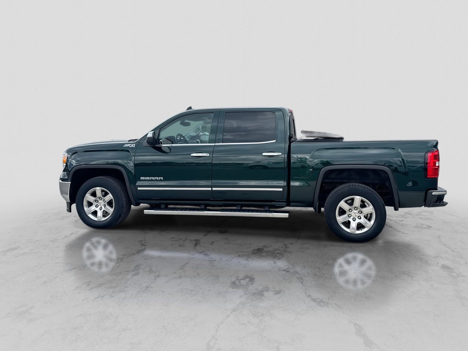 Used 2015 GMC Sierra 1500 SLT w/ SLT Preferred Package AWD/4WD image 3