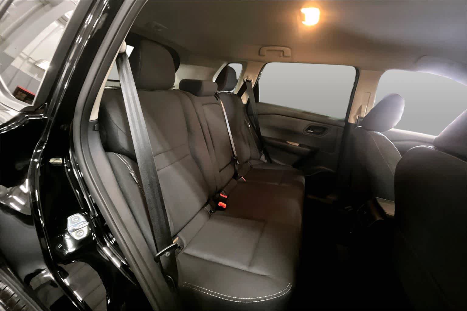 Used 2026 Nissan Rogue S AWD/4WD image 19