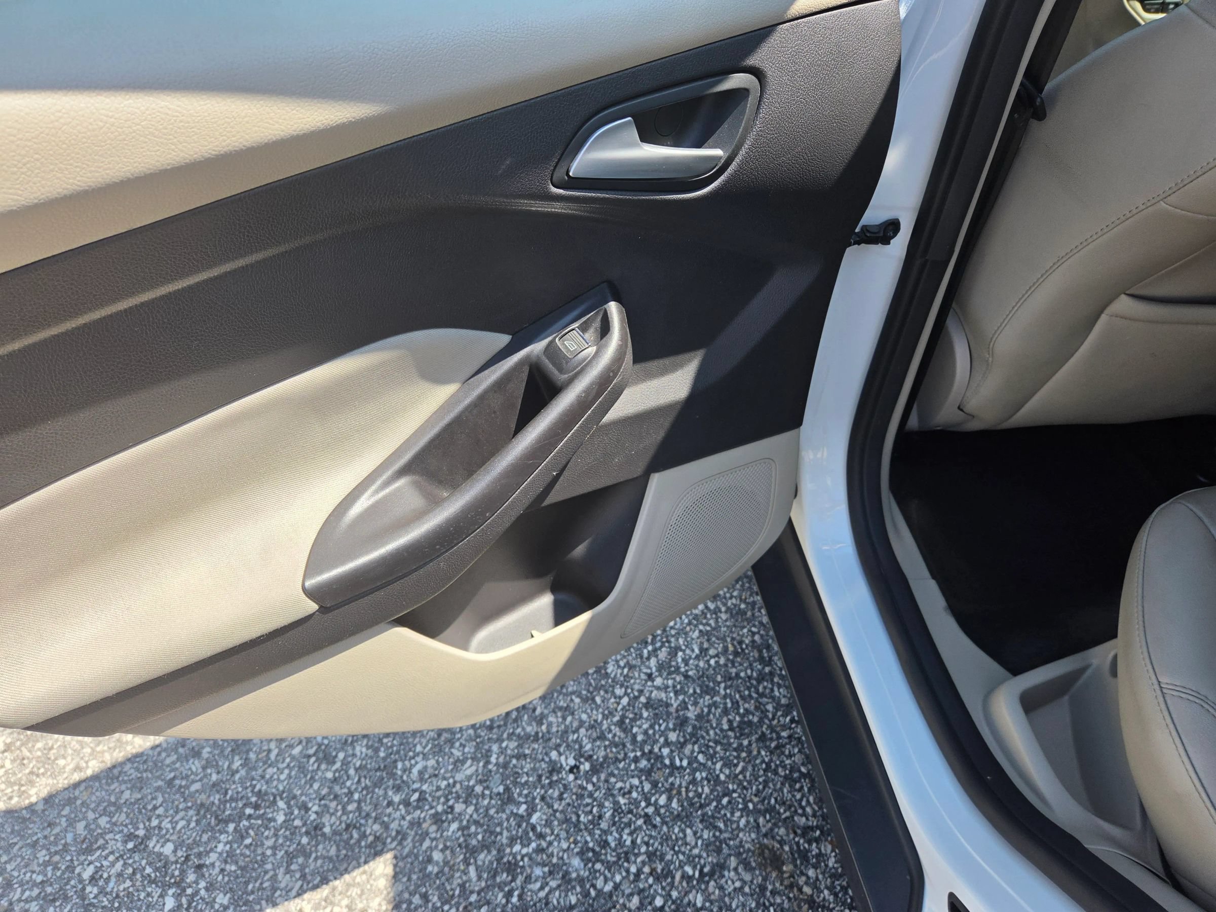 Used 2012 Ford Focus SEL FWD image 17
