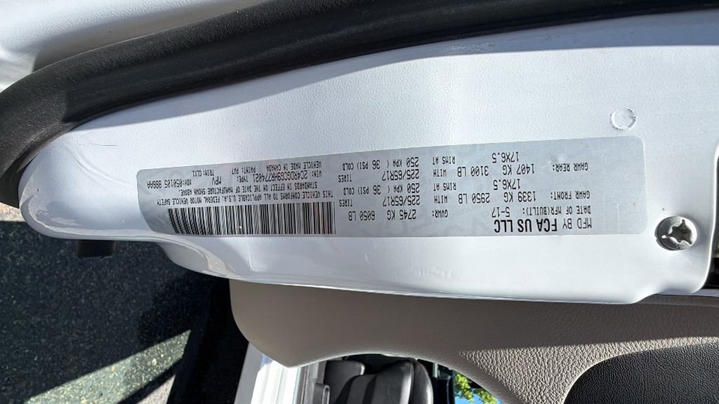 Used 2017 Dodge Grand Caravan SXT FWD image 32