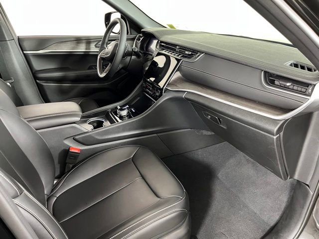 Used 2025 Jeep Grand Cherokee Limited AWD/4WD image 47