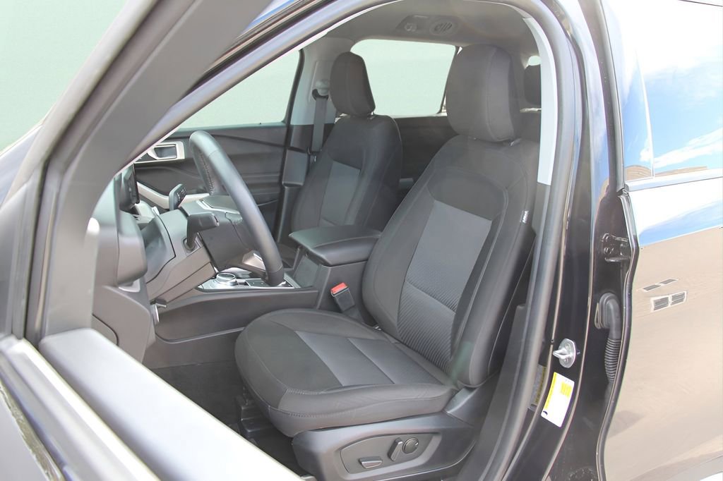 Used 2023 Ford Explorer XLT image 18
