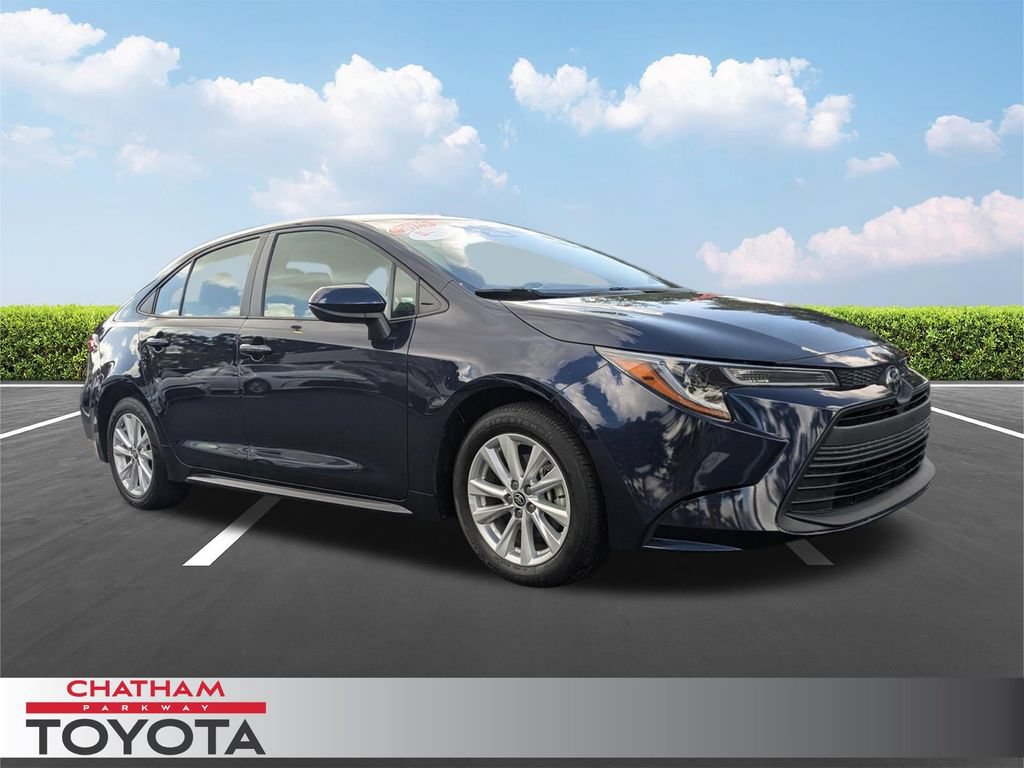 Used 2025 Toyota Corolla LE w/ LE Premium Package FWD image 1