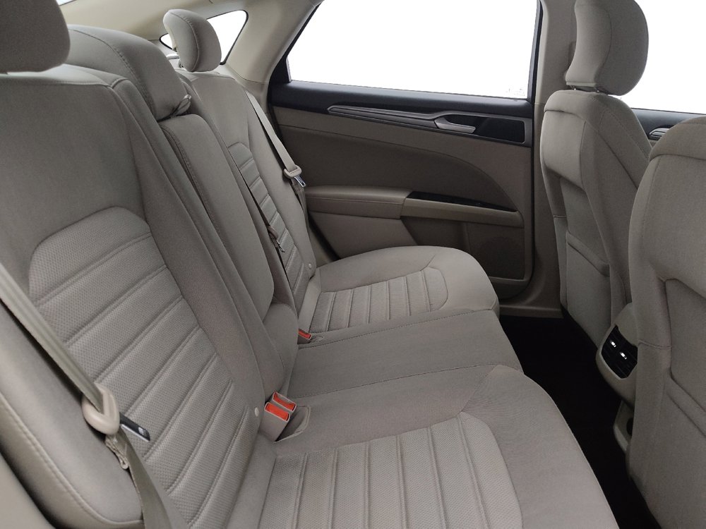 Used 2019 Ford Fusion SE image 19