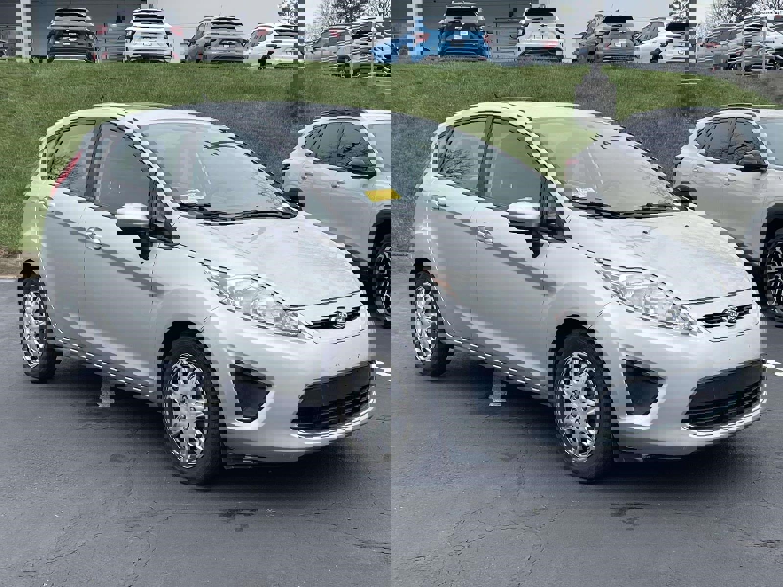 Used 2012 Ford Fiesta SE w/ Moon & Mood Pkg image 3