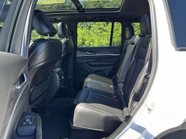 Used 2024 Jeep Grand Cherokee Limited w/ Black Appearance Package AWD/4WD image 22