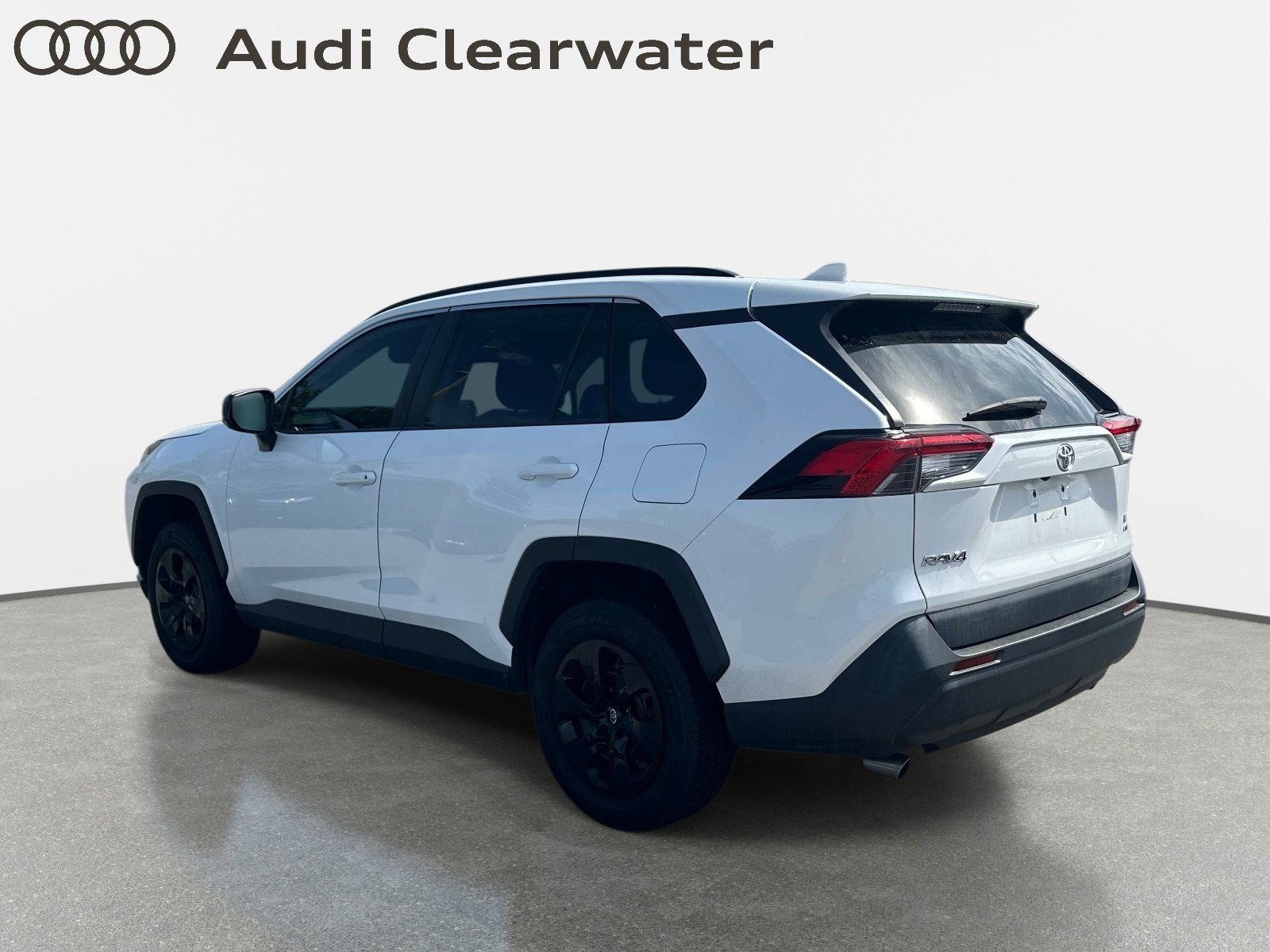 Used 2021 Toyota RAV4 LE image 2