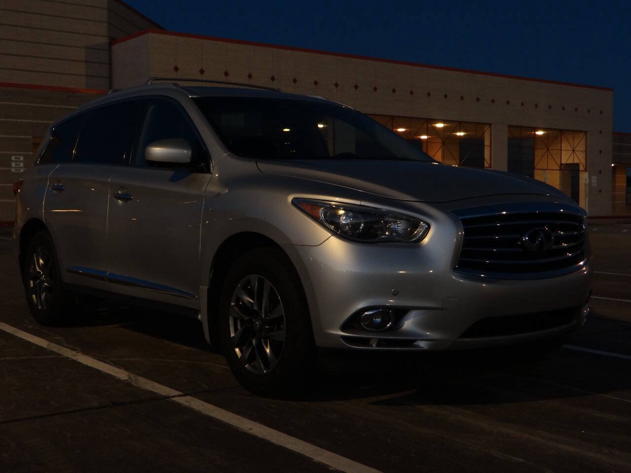 Used 2014 INFINITI QX60 Luxe w/ Premium Plus Package AWD/4WD image 3