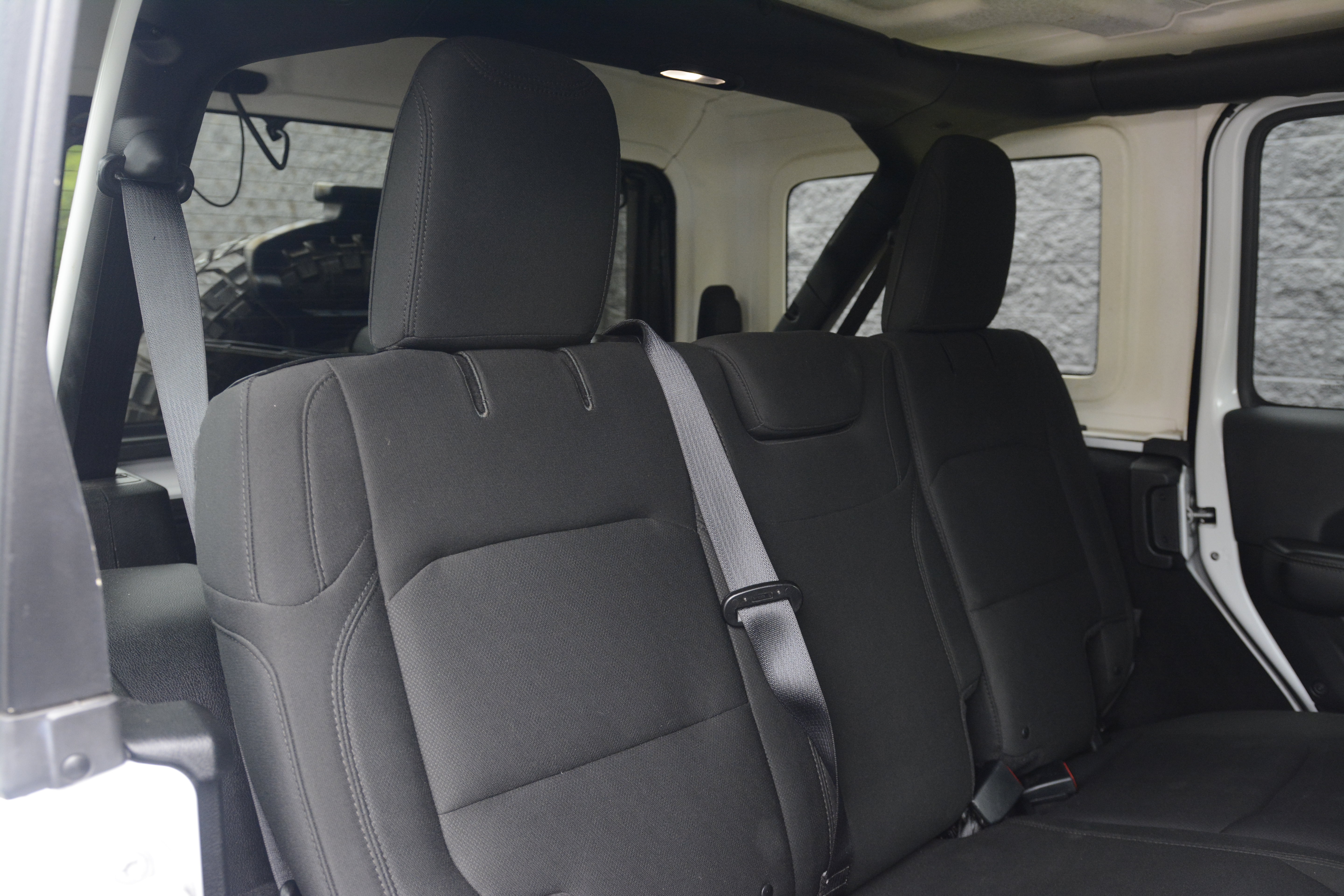 Used 2018 Jeep Wrangler Unlimited Sahara AWD/4WD image 35