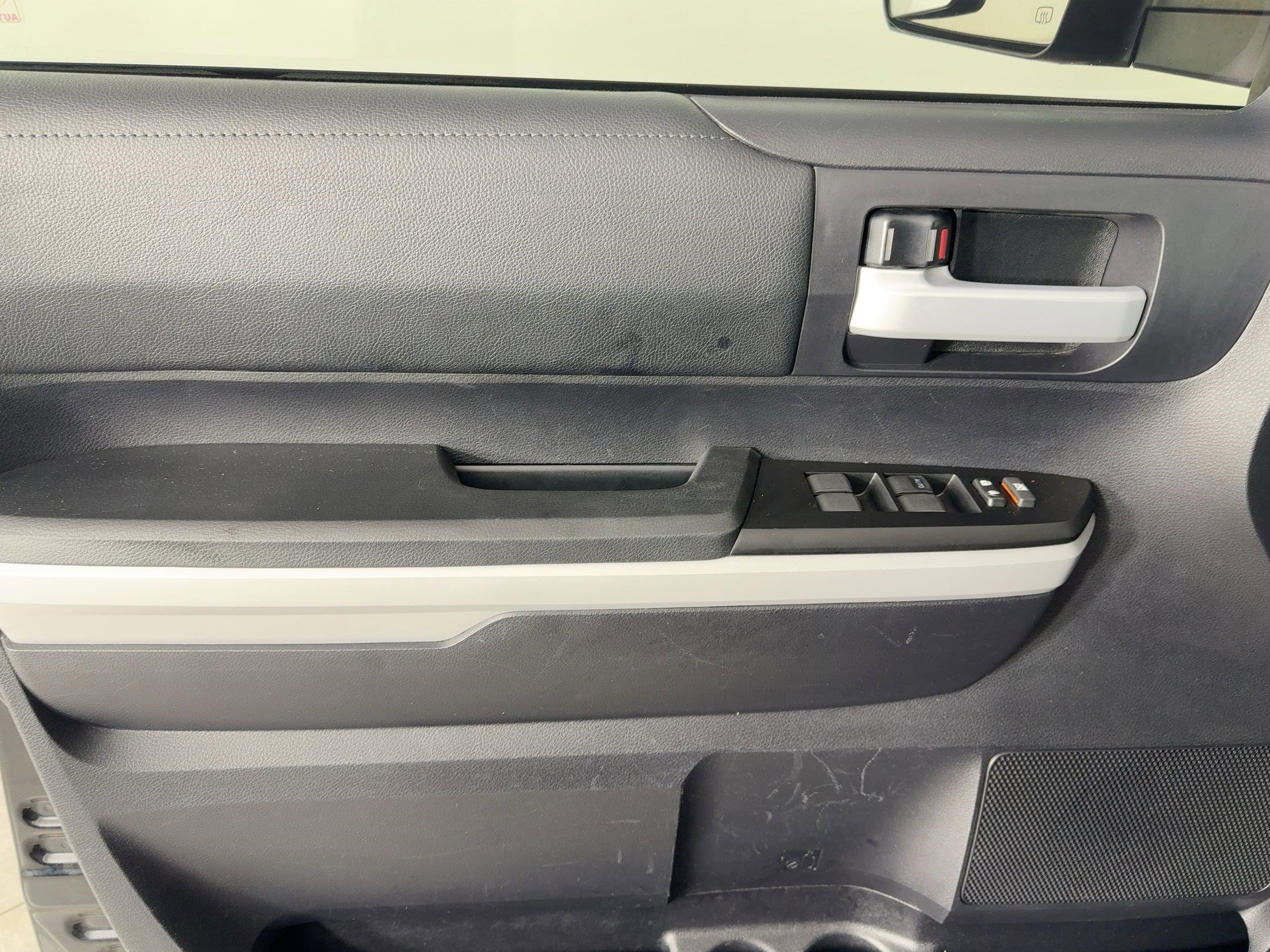 Used 2019 Toyota Tundra SR5 w/ SR5 Upgrade Package image 12