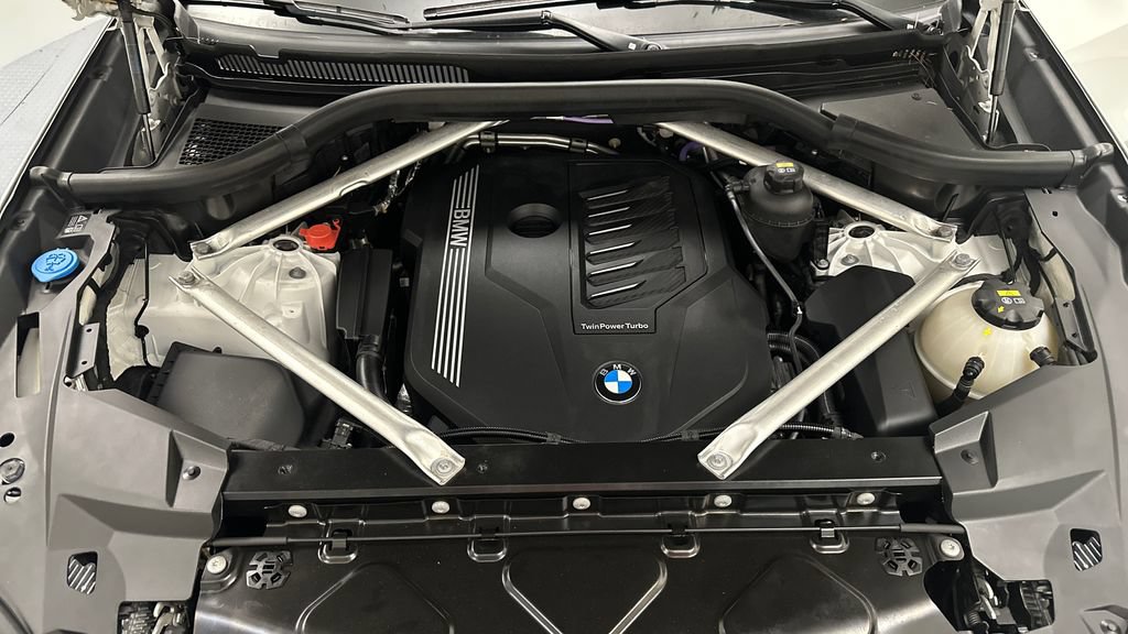 Used 2022 BMW X5 xDrive40i w/ Premium Package AWD/4WD image 11