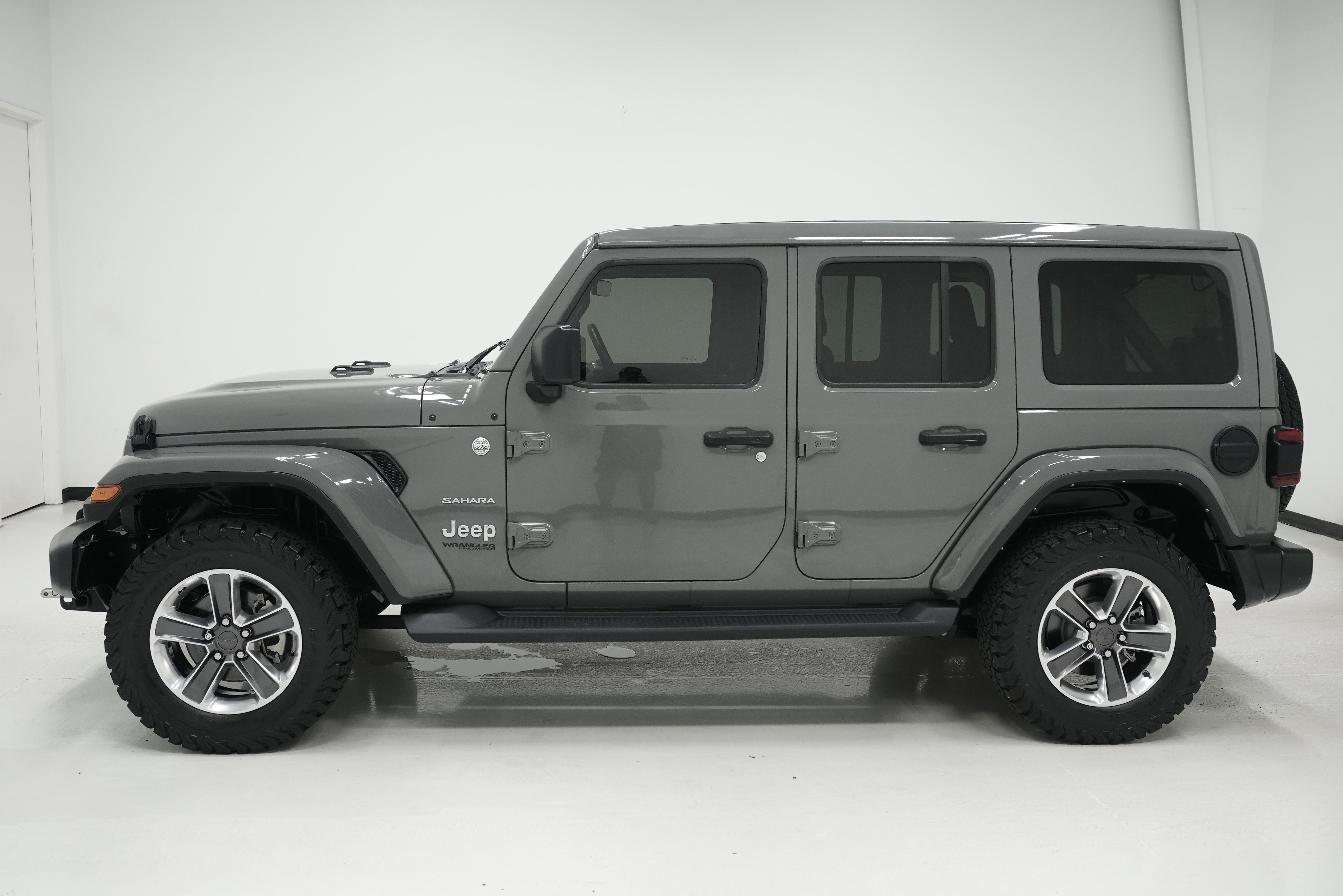 Used 2021 Jeep Wrangler Unlimited Sahara AWD/4WD image 7