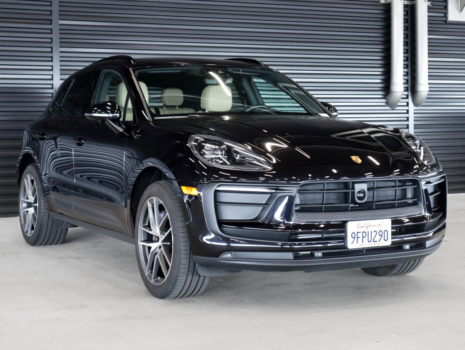 Certified 2023 Porsche Macan image 7