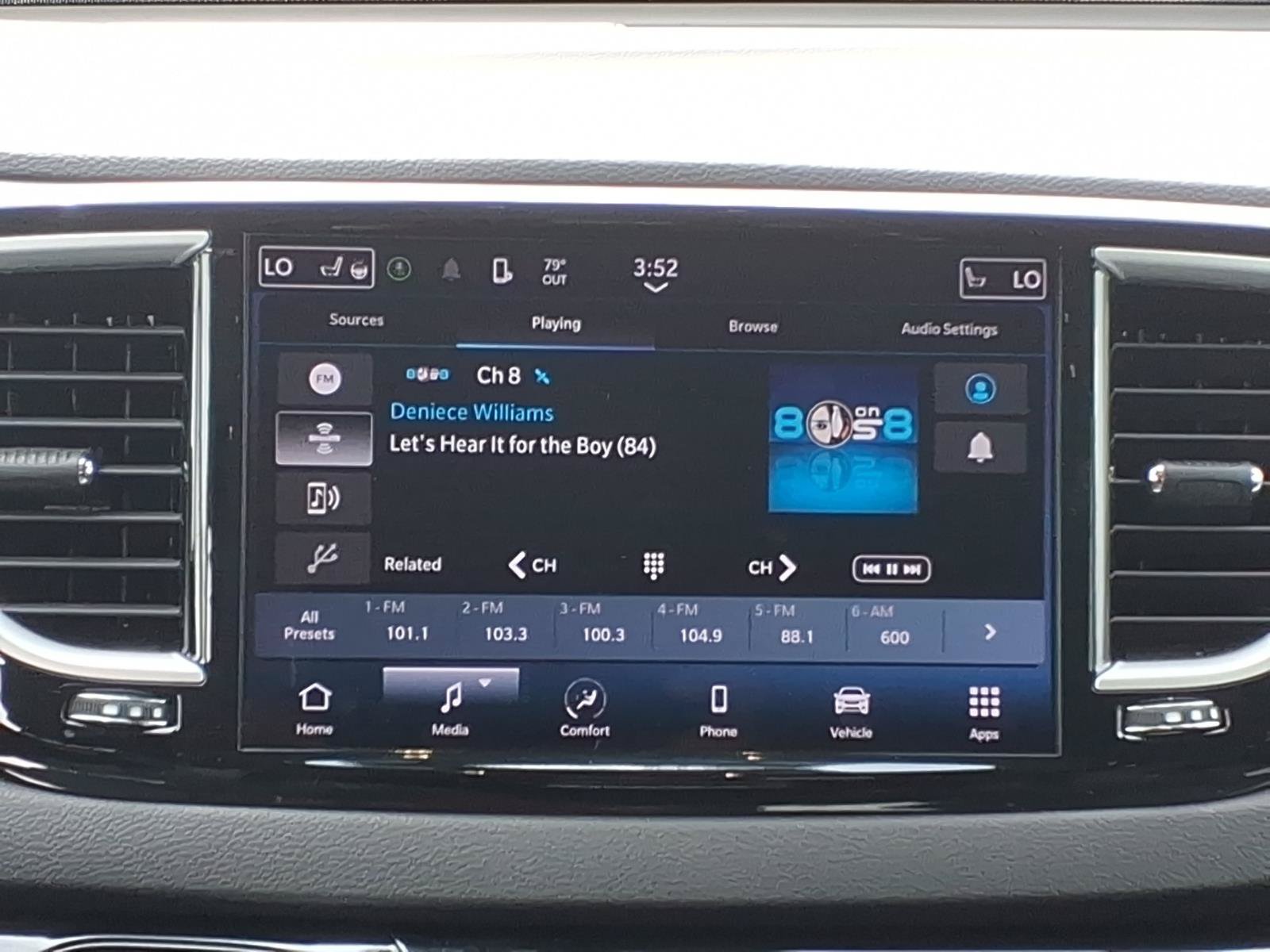 Used 2024 Chrysler Pacifica Touring-L FWD image 13