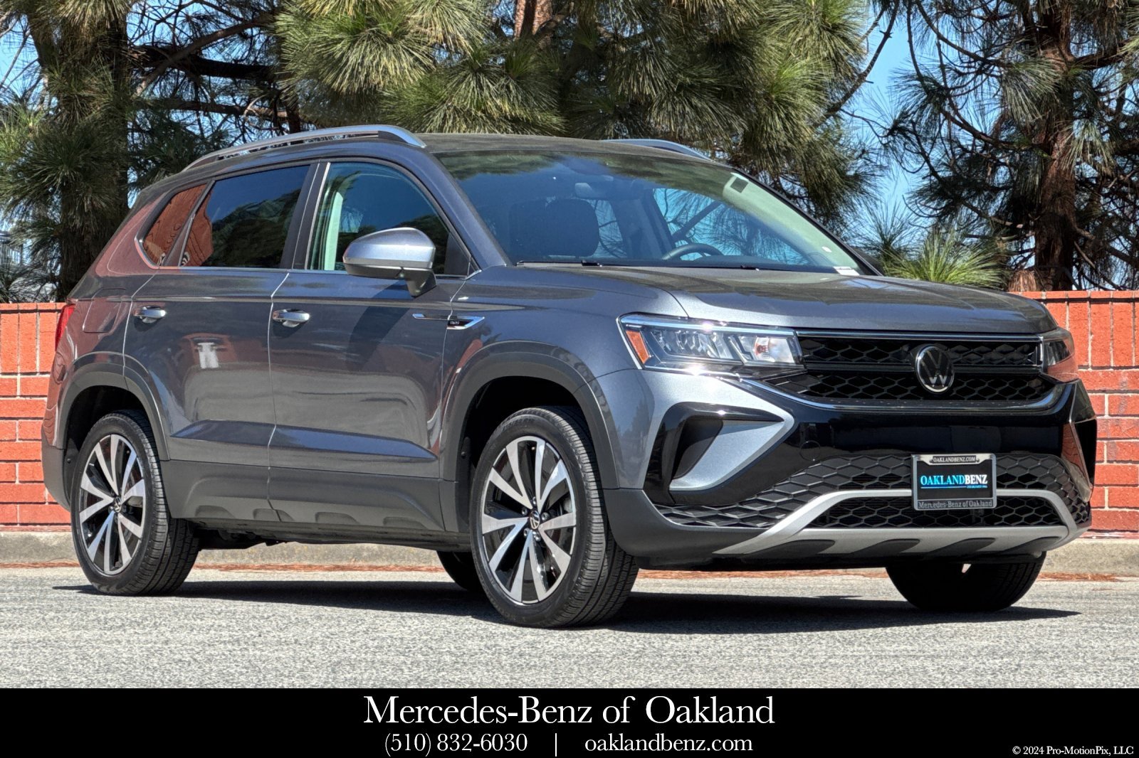 Used 2024 Volkswagen Taos SE w/ Panoramic Sunroof Package