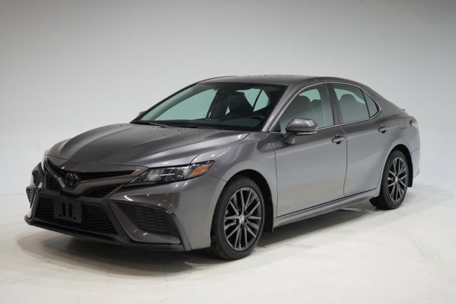 Used 2023 Toyota Camry SE image 3