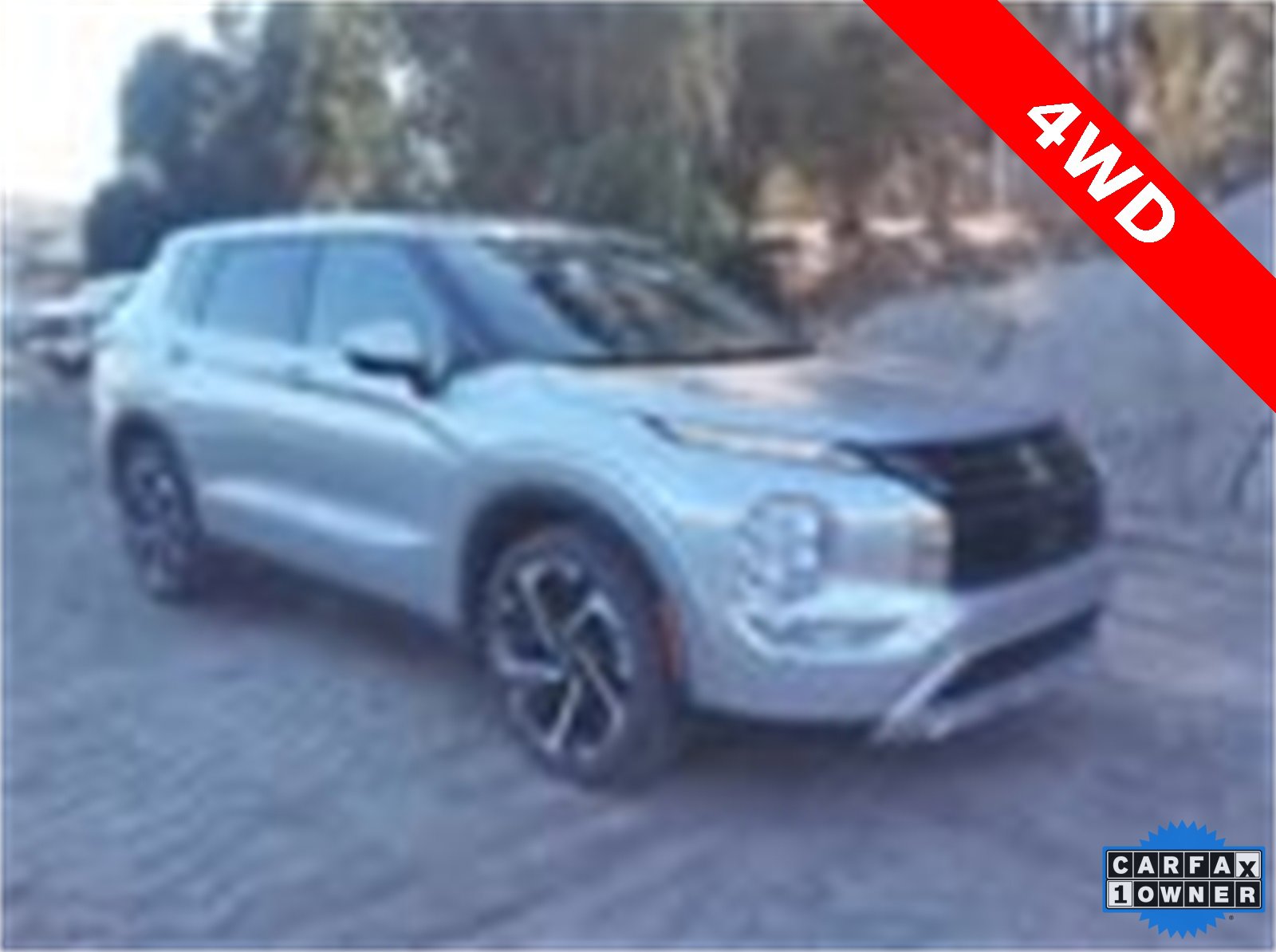 Used 2024 Mitsubishi Outlander SE image 1