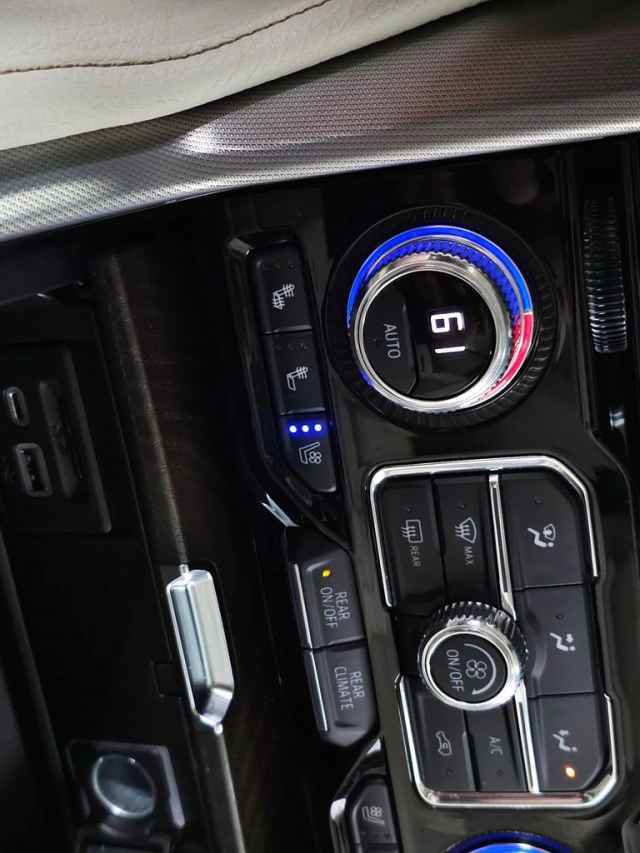 Used 2021 GMC Yukon XL Denali AWD/4WD image 37
