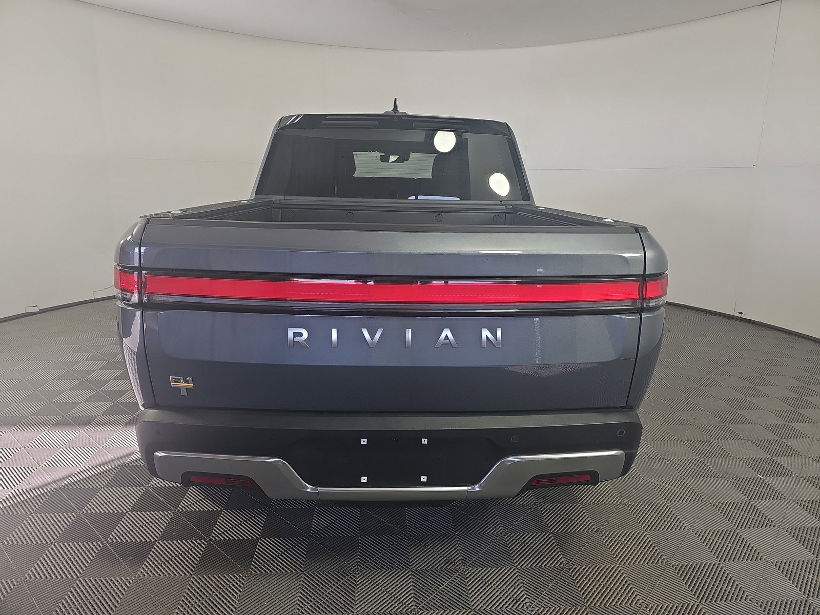 Used 2022 Rivian R1T Adventure AWD/4WD image 4