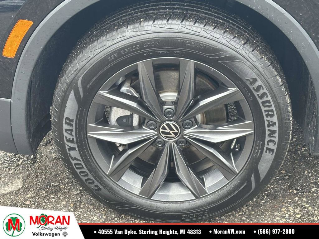 Used 2023 Volkswagen Tiguan SE AWD/4WD image 9