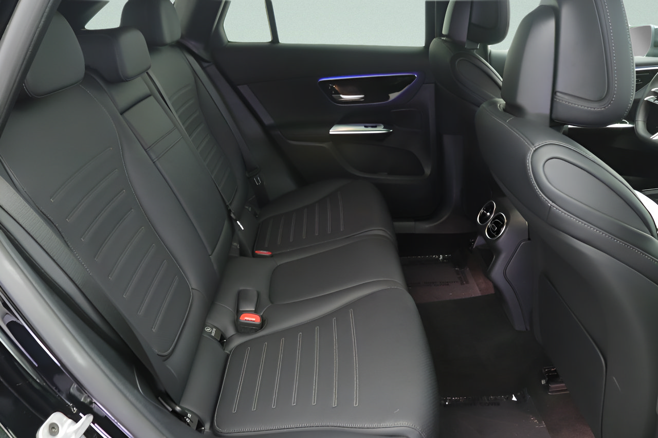 Certified 2025 Mercedes-Benz GLC 350e 4MATIC image 28